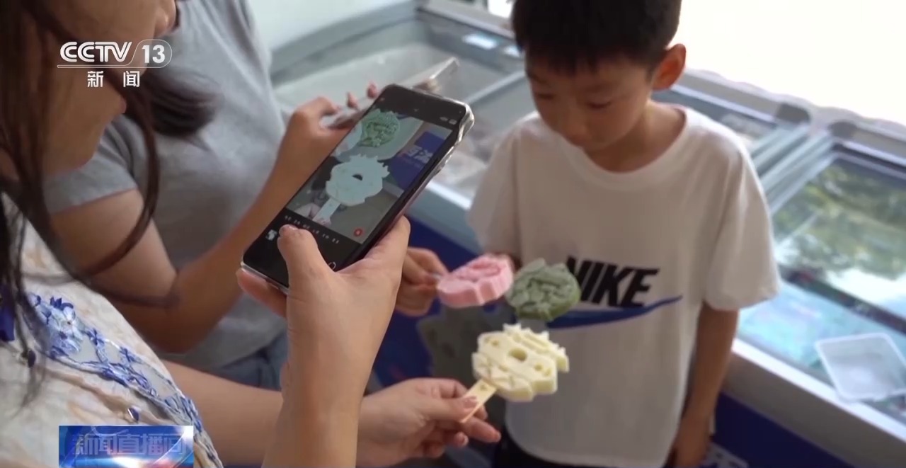 化创意遇上盛夏 会碰撞出怎样的火花？新葡京娱乐折扇、雪糕、冰箱贴……当文(图6)