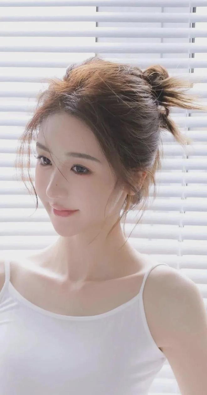 丰年轻的岳坶3新葡京漂亮的